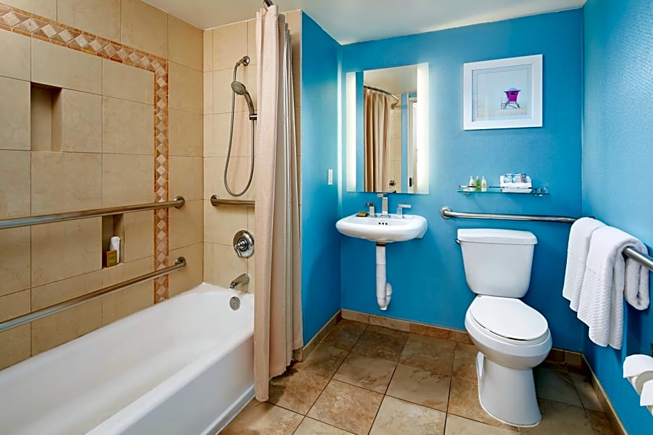 DoubleTree Suites by Hilton Doheny Beach