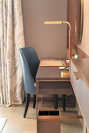 Accessible - Lake View Junior Suite