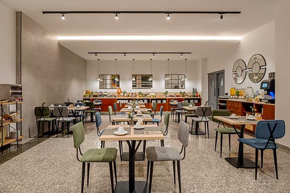 Hotel Santiago Plaza Affiliated by Meliá