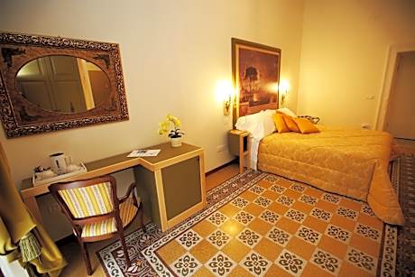 Queen Suite with Spa Bath