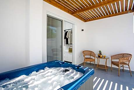 Calma Luxury Studios & Suites