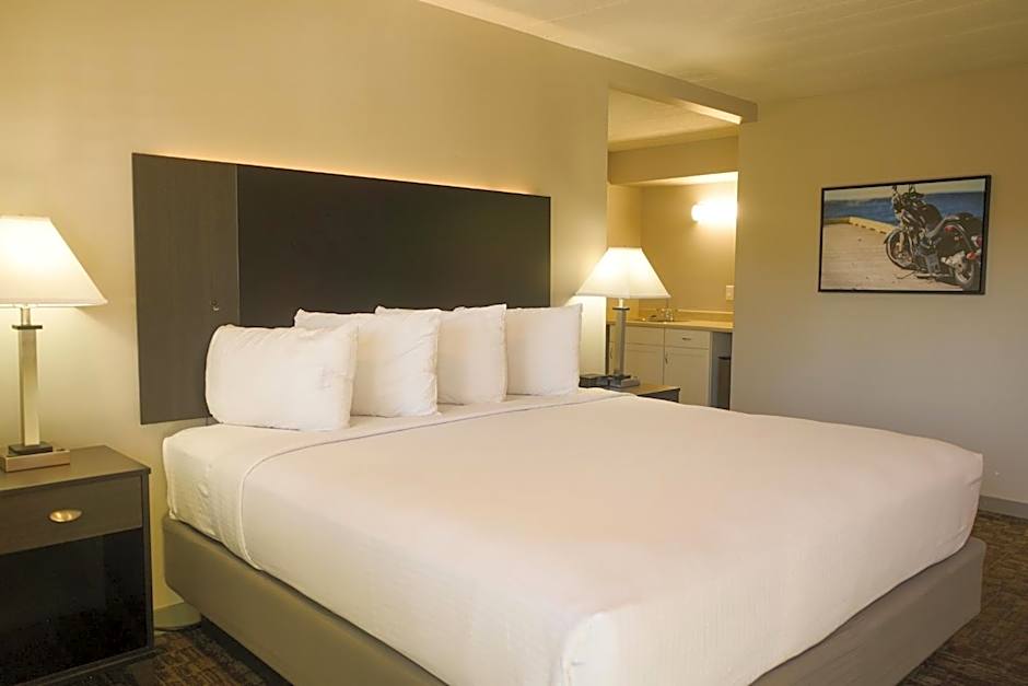 Photo 1 of 4 of 1 King Bed Suite