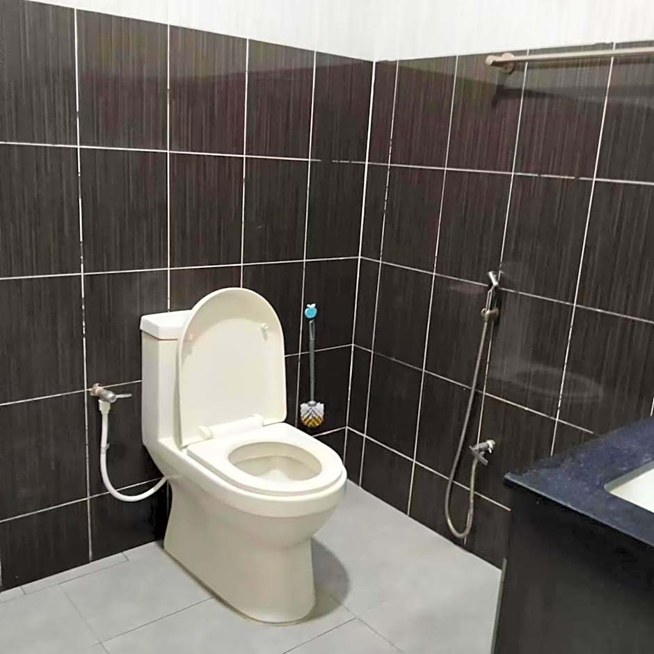 Happy Raub Guest House