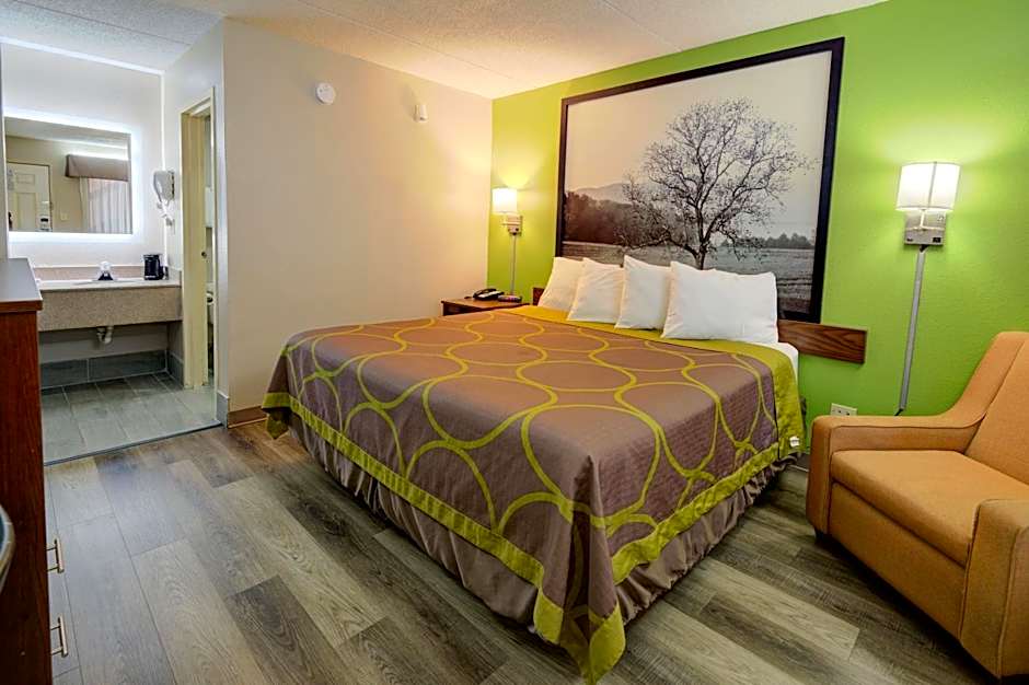 Super 8 by Wyndham Knoxville West/Farragut