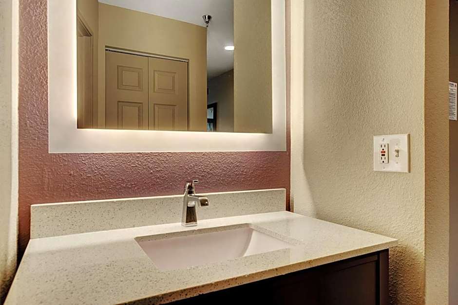 La Quinta Inn & Suites by Wyndham Las Vegas Nellis