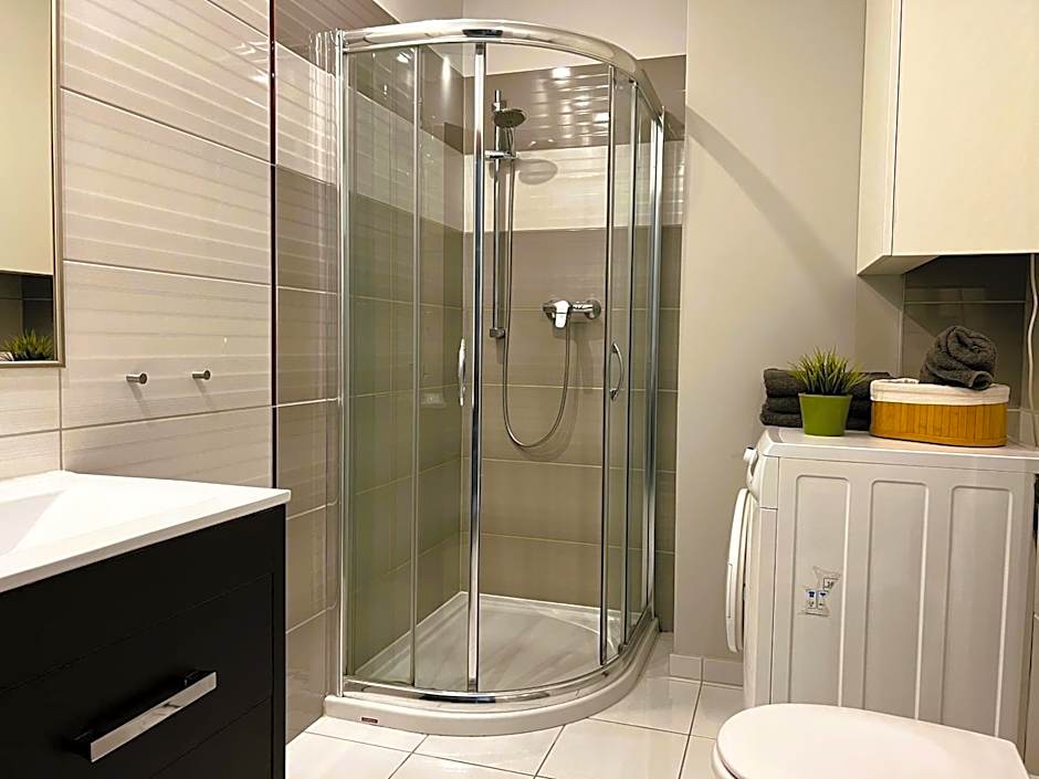 ApartamentyKudowa - Willa Pod Dębami z ogrodem i parkingiem,