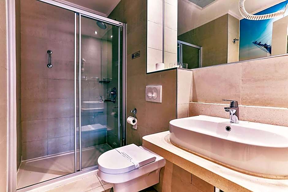 Carine Hotel Delfin