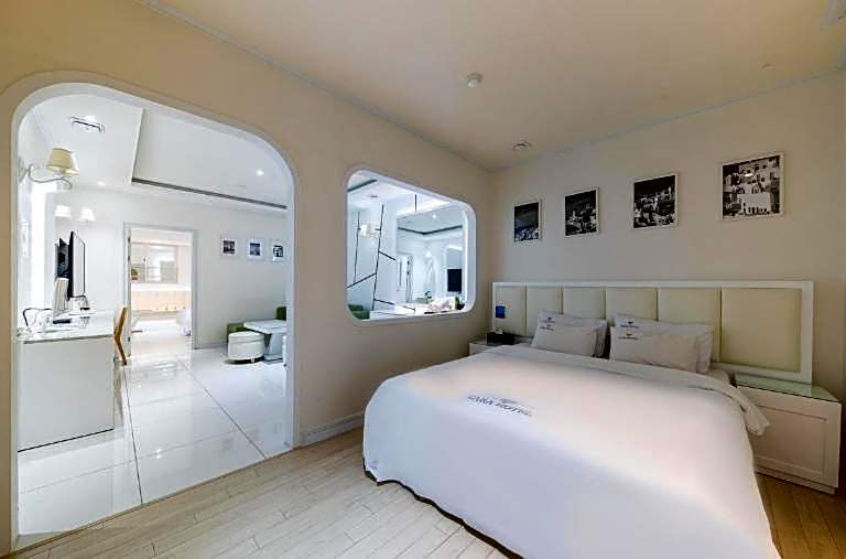 Zara Hotel Peace Square