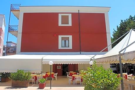 Three-Bedroom Deluxe Apartment