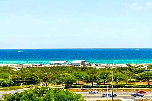 Sunrise Surprise 9th floor 2BR 2 BA King Suite Beach shuttle, heated pool!