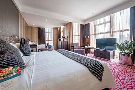 Deluxe Family Room