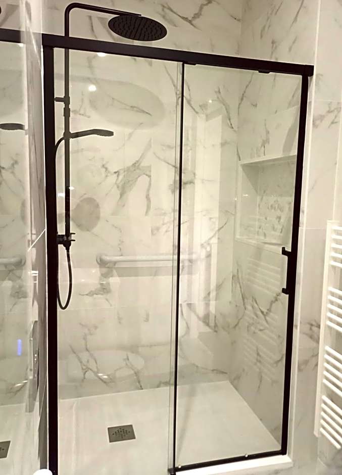 L'appart'hôtel - 1 Appartement Love Room avec Spa Privatif & Autres Appartements Standards à thèmes sans spa