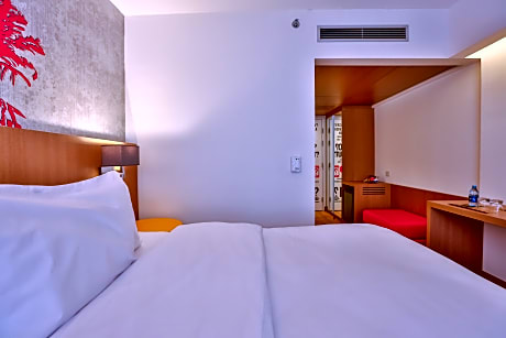 KING SIZE BED 1 PERSON NUMBER 2