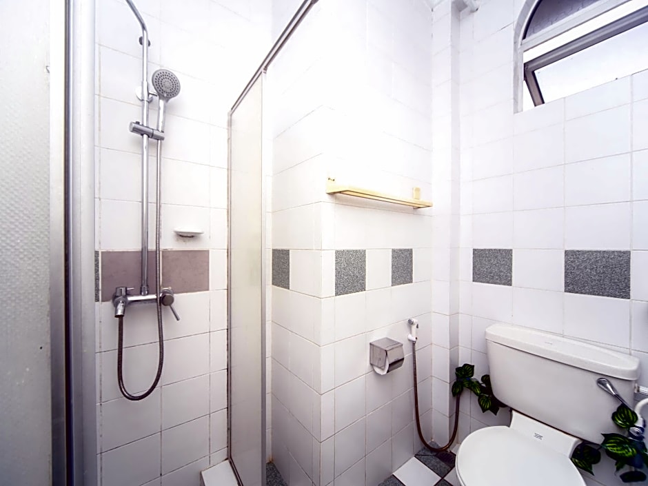 OYO 563 Jockey Lodge Hotel