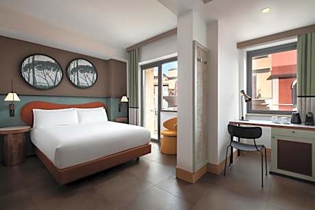 Deluxe Queen Room with Balcony or Terrace