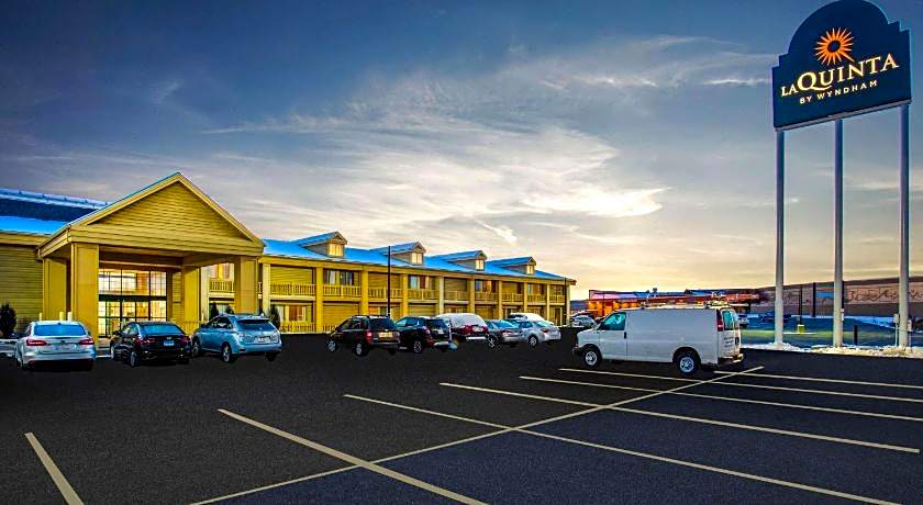 La Quinta Inn & Suites by Wyndham Oshkosh