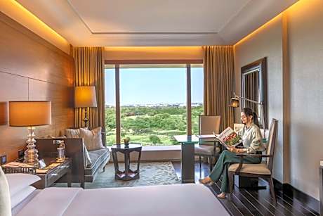 Royal Club Room with Cocktail Hours and Airport pick up and drop