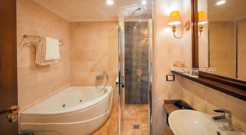 Wellborn Luxury Hotel