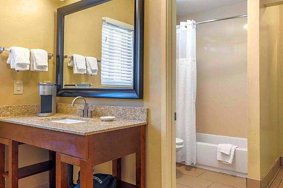 Best Western Plus Beach View Lodge