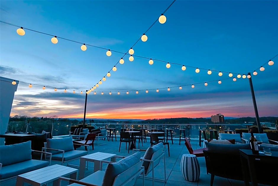 The Highlander at Radford, Tapestry Collection by Hilton