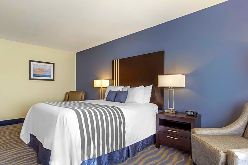 Best Western Plus Edmonds Harbor Inn