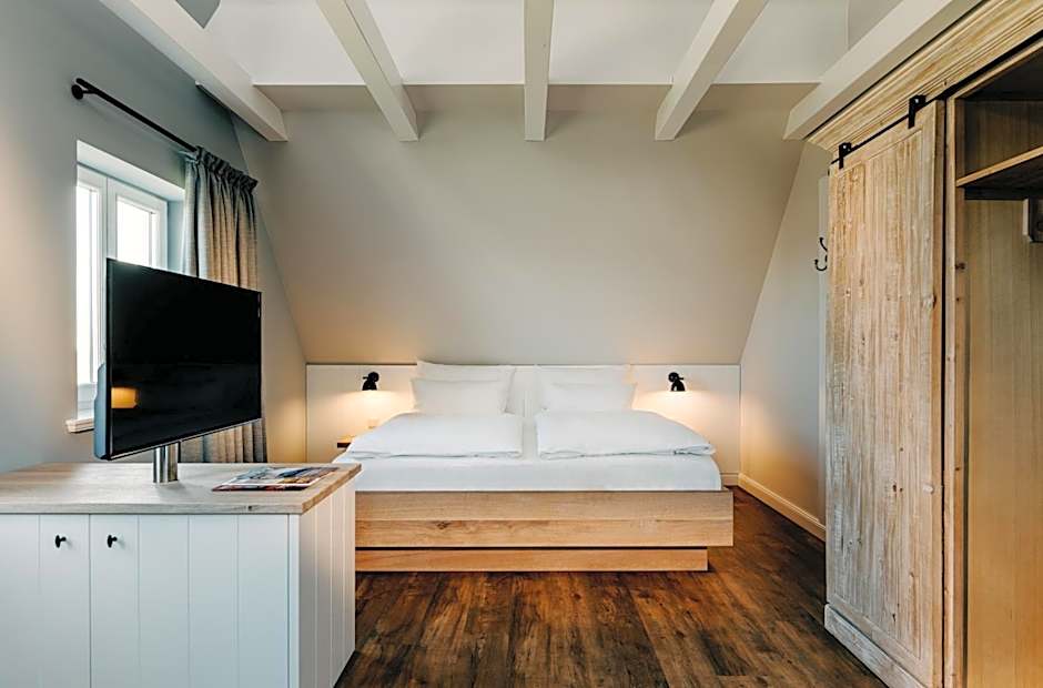 Photo 1 of 15 of Suite