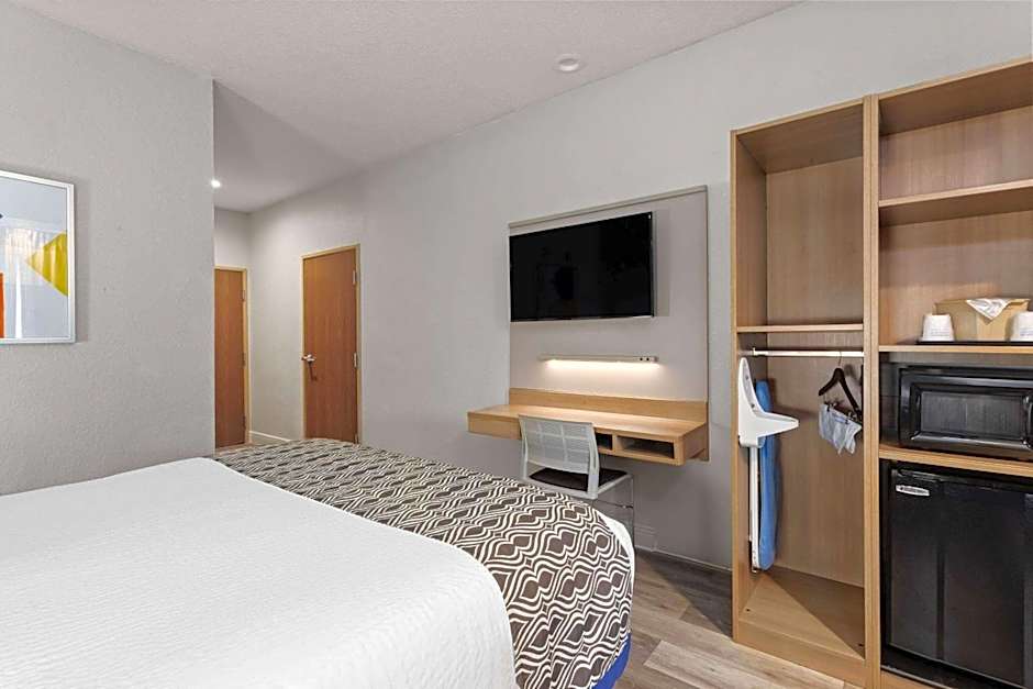 Microtel Inn & Suites By Wyndham Zephyrhills