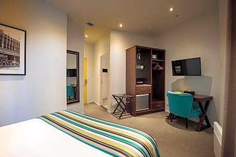 Superior Queen Room - Unserviced (No Housekeeping)