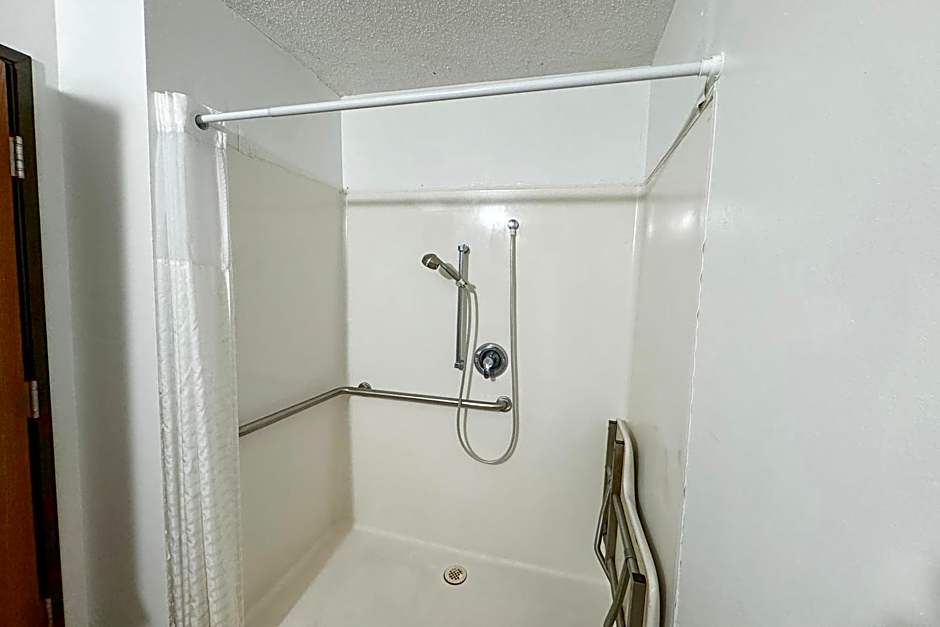 FairBridge Inn & Suites Batavia-Darien Amusement Park