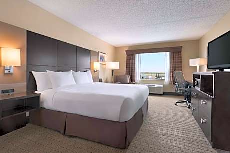 King Room with Accessible Tub - Mobility and Hearing Access