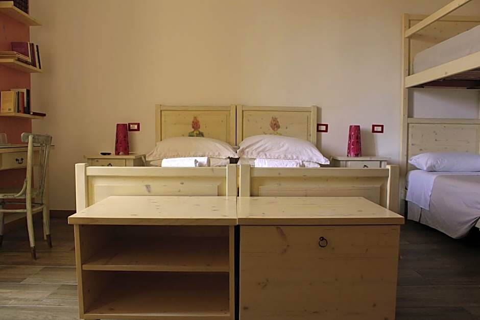 Foto 1 de 17 de Quadruple Room with Private Bathroom