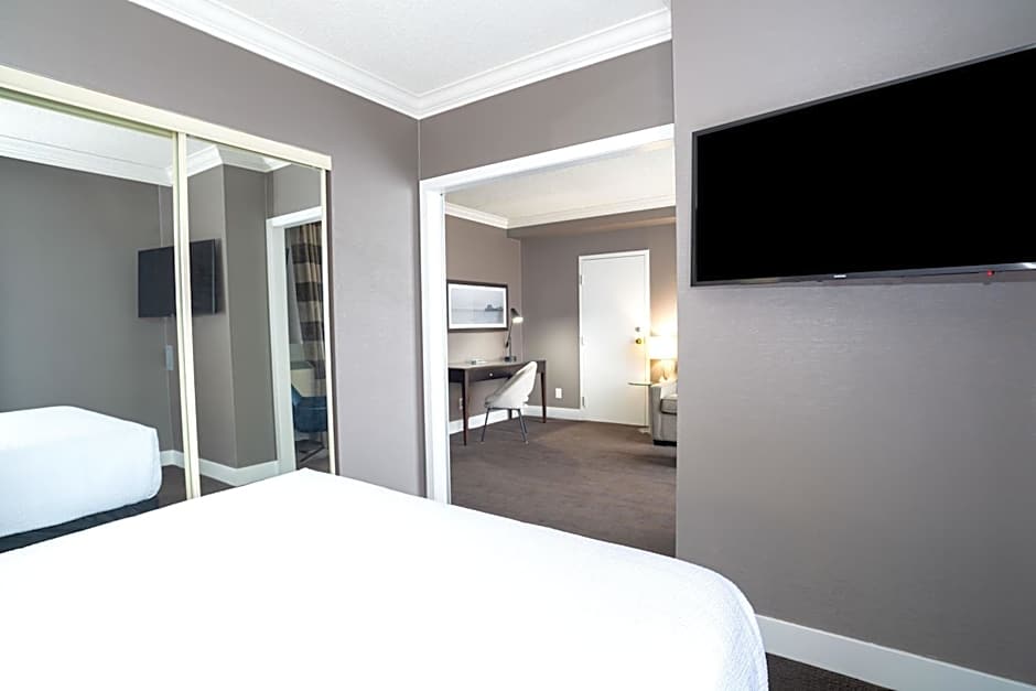 Sandman Signature Mississauga Hotel