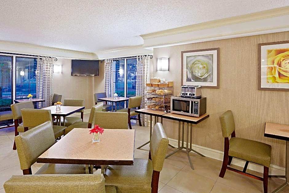 Norwood Inn & Suites  Merrillville