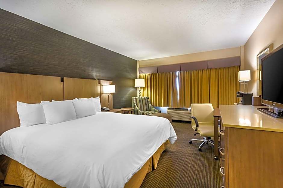 Best Western Plus Cottontree Inn