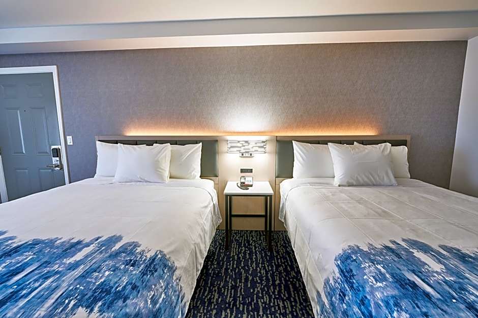 All Seasons Inn & Suites