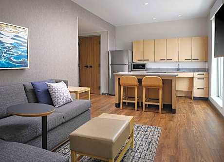 King Suite with Tub and Sofa Bed - Disability Access