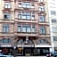 Carlton Hotel