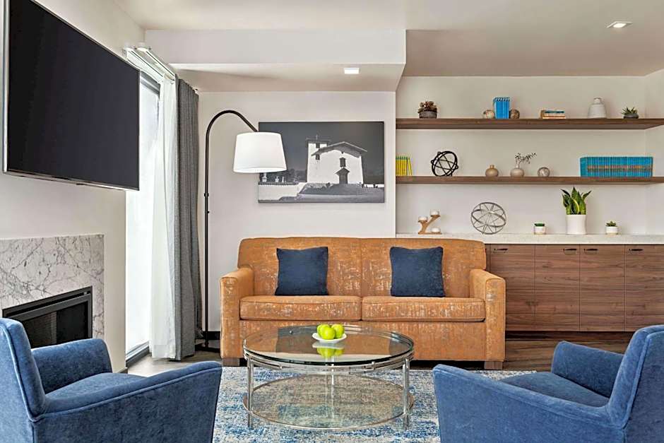 La Quinta Inn & Suites by Wyndham San Luis Obispo Downtown