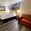 Days Inn & Suites by Wyndham Kaukauna WI