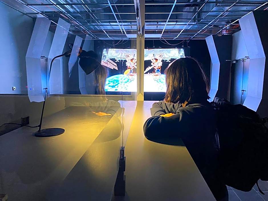 Space Night Capsule Hostel