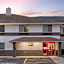Super 8 by Wyndham Burnham/Lewistown