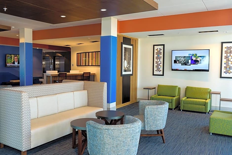 Holiday Inn Express & Suites McKinney - Frisco East By IHG