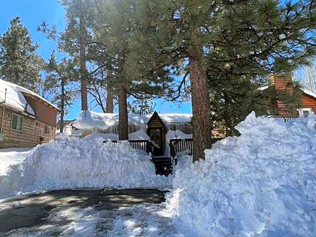 The Cuddle Inn - True feeling of a great cabin! Beautiful and homey! Walking distance to the lake!