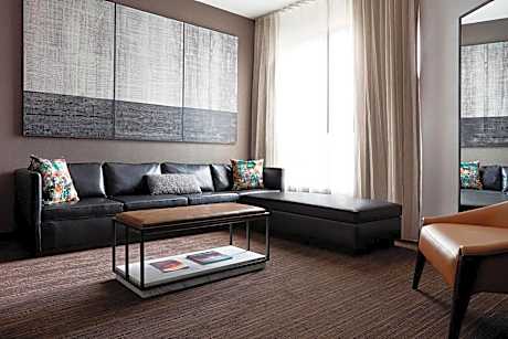 One-Bedroom King Suite