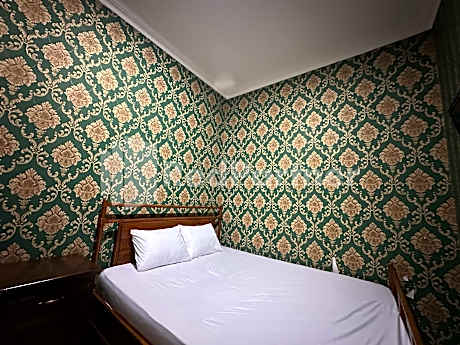 Salim Living RedPartner