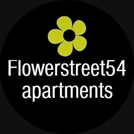 Flowerstreet54 - Special flat next to Train& Metro