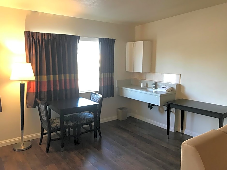 Manhattan Inn & Suites