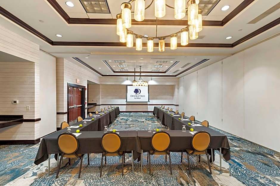 DoubleTree By Hilton Front Royal Blue Ridge Shadows