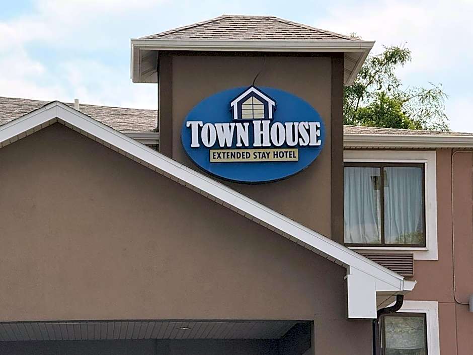 TownHouse Extended Stay Hotel Downtown