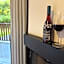 Suite with Hot and Cold Air Conditioning